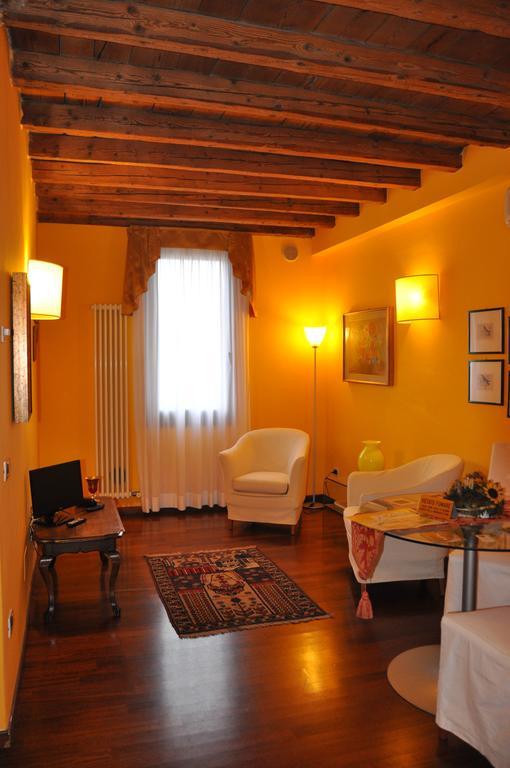 فيرّارا Piazza Nova Guest House الغرفة الصورة