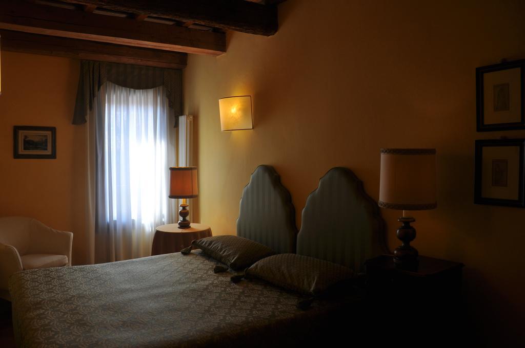 فيرّارا Piazza Nova Guest House الغرفة الصورة