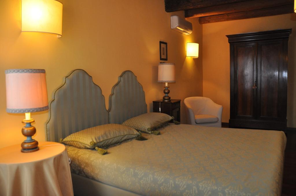 فيرّارا Piazza Nova Guest House الغرفة الصورة