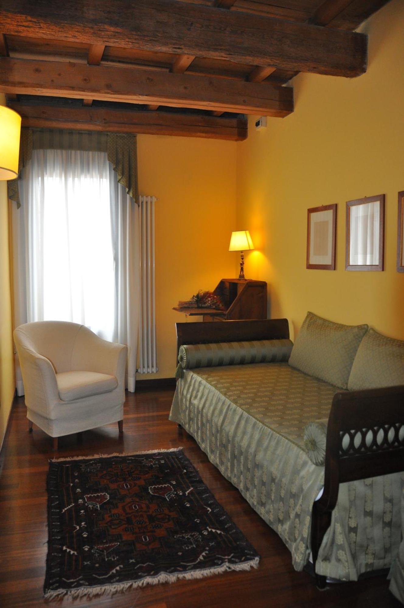 فيرّارا Piazza Nova Guest House الغرفة الصورة